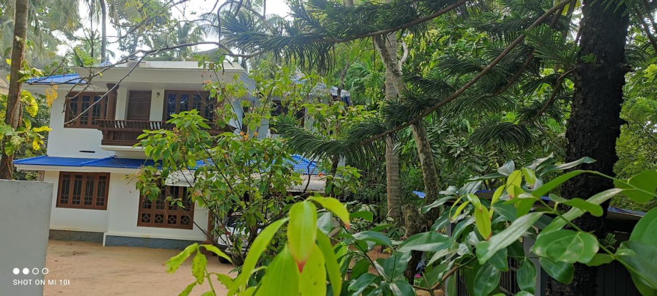 Vyshnavi Home Stay Thanniyam Exteriör bild