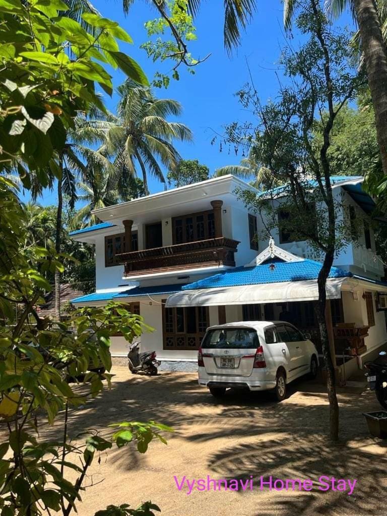 Vyshnavi Home Stay Thanniyam Exteriör bild