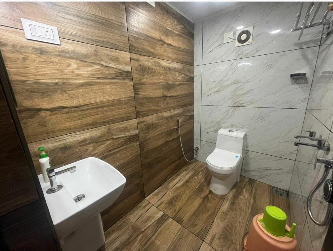 Vyshnavi Home Stay Thanniyam Exteriör bild